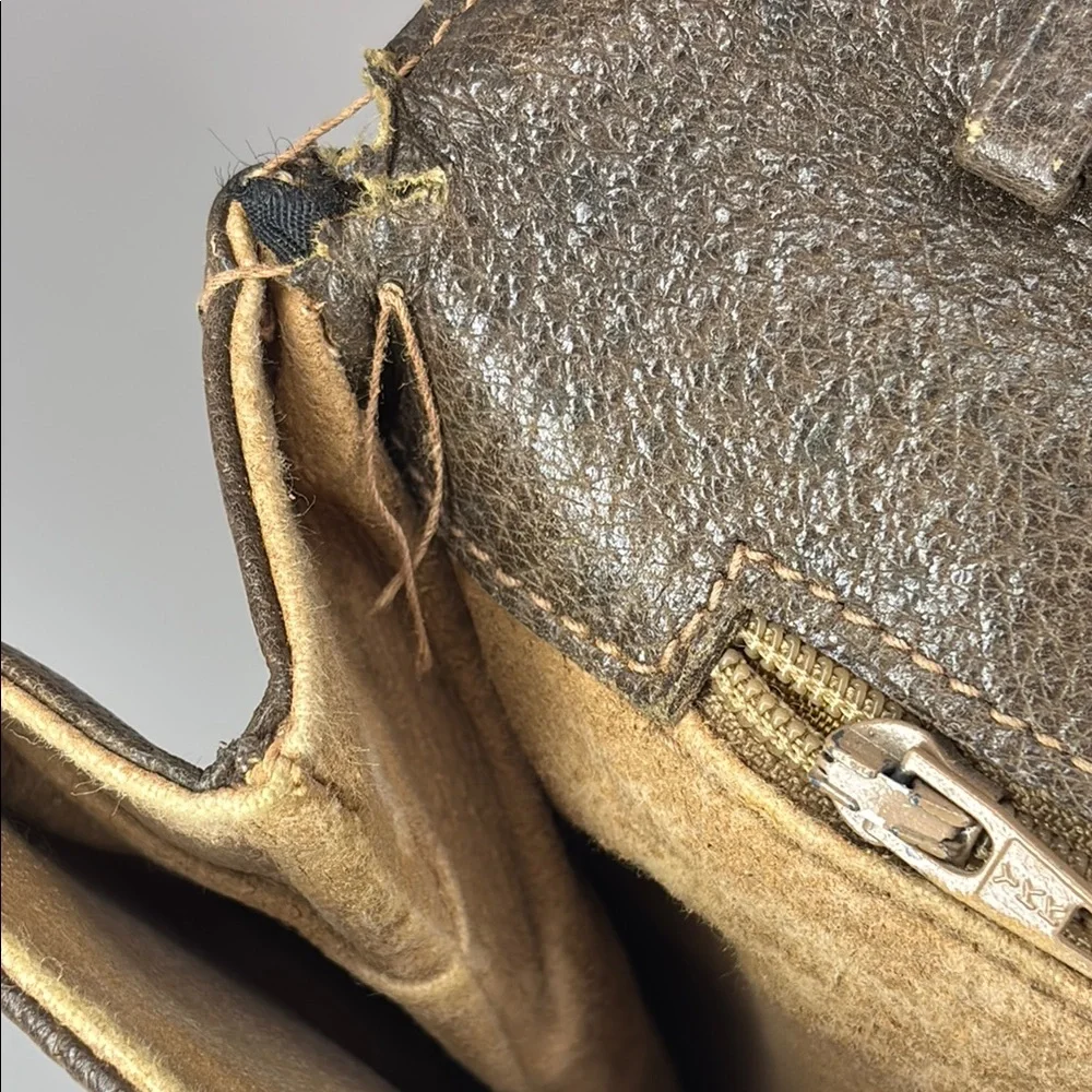 🔥🔥🔥 VTG Gucci Brown Messenger Bag with Monogram Design🔥🔥🔥 - Picture 15 of 16
